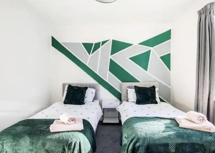 Renovated 2-Bedroom Apartment In Sale With Free Wifi, Private Entrance, And Easy Access To Trafford Centre & Manchester Airport